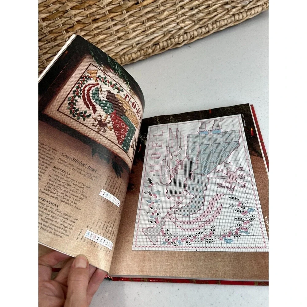 Better Homes and Gardens: Christmas at Home, Holiday Book of Crafts & Foods 1992